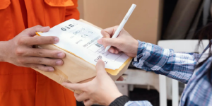 警惕快递诈骗陷阱，平安银行客服揭秘客户险入骗局