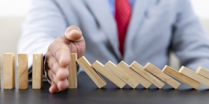 非法代理退保暗流涌动，保险维权电话带你“逃出生天”