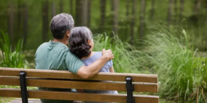 从生存保障到品质养老，平安盛世优享分红型保险，给养老储备加道安全锁