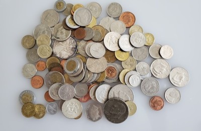 2025金价波动大，选实物黄金还是现货黄金？3个维度帮你决策