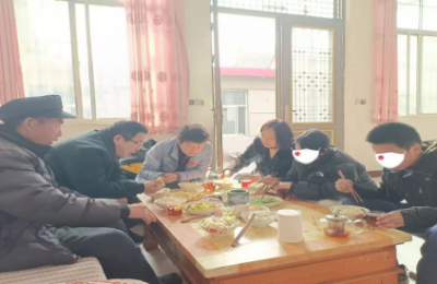 陪孩子吃顿暖心饭”——临沂联通开展关爱孤困儿童 志愿服务活动