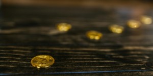现阶段伦敦金平台该如何选择？新手入市前需注意哪些合规要点